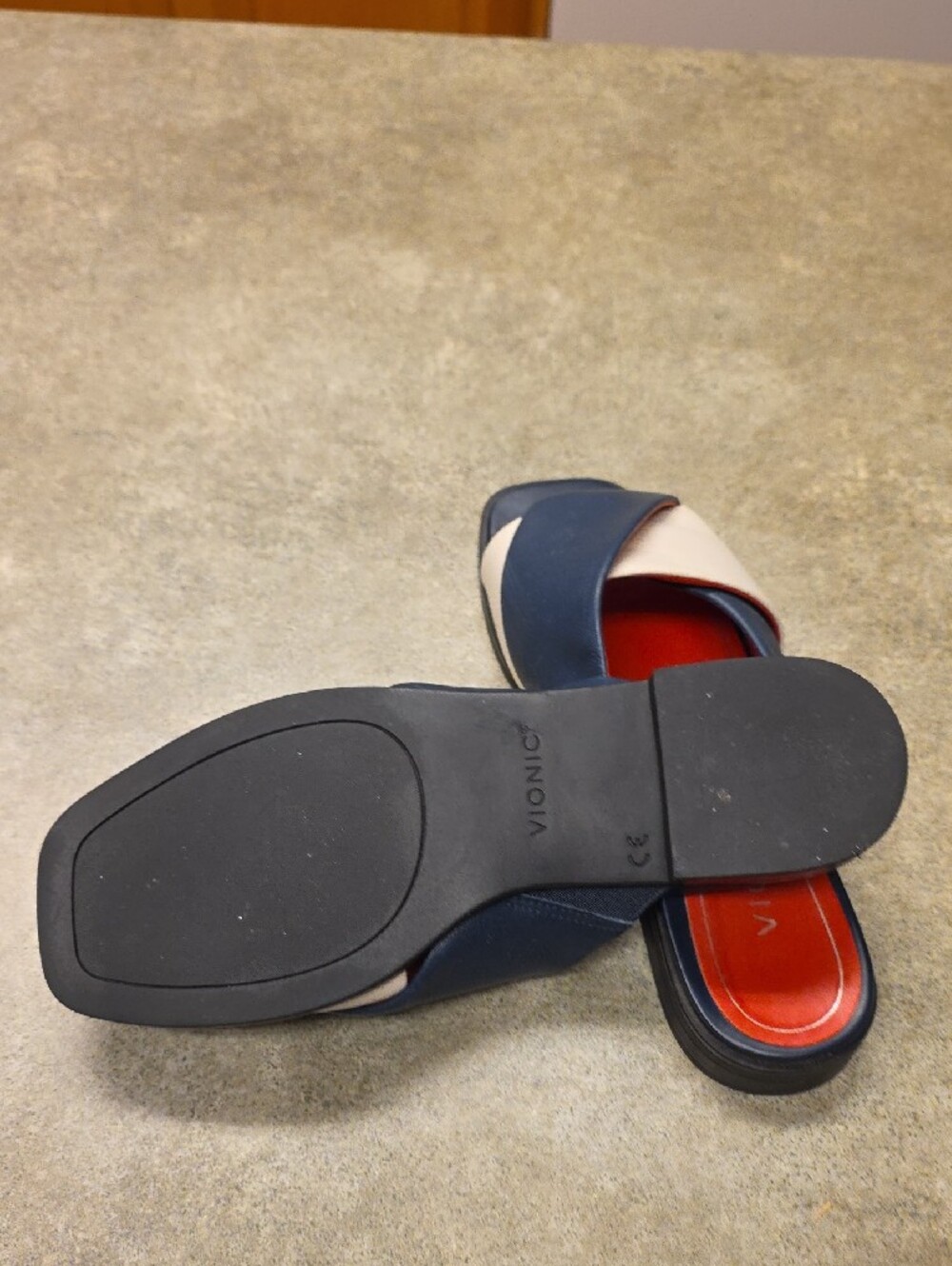 Vionic Women's Two-Tone Navy and White Slip-On Mules, Size 6.5 - Picture 3 of 8